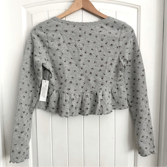 NWT Kirious Gray Floral Crop Top Waffle Knit Shirt Y2K Bella Swan Size Medium - Picture 3 of 7